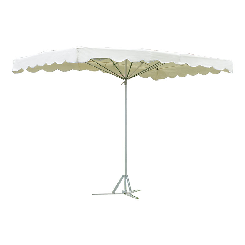 Czarny stół prostokąta i parasol na patio rynku